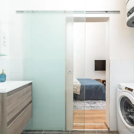 Charming Downtown Apartament *